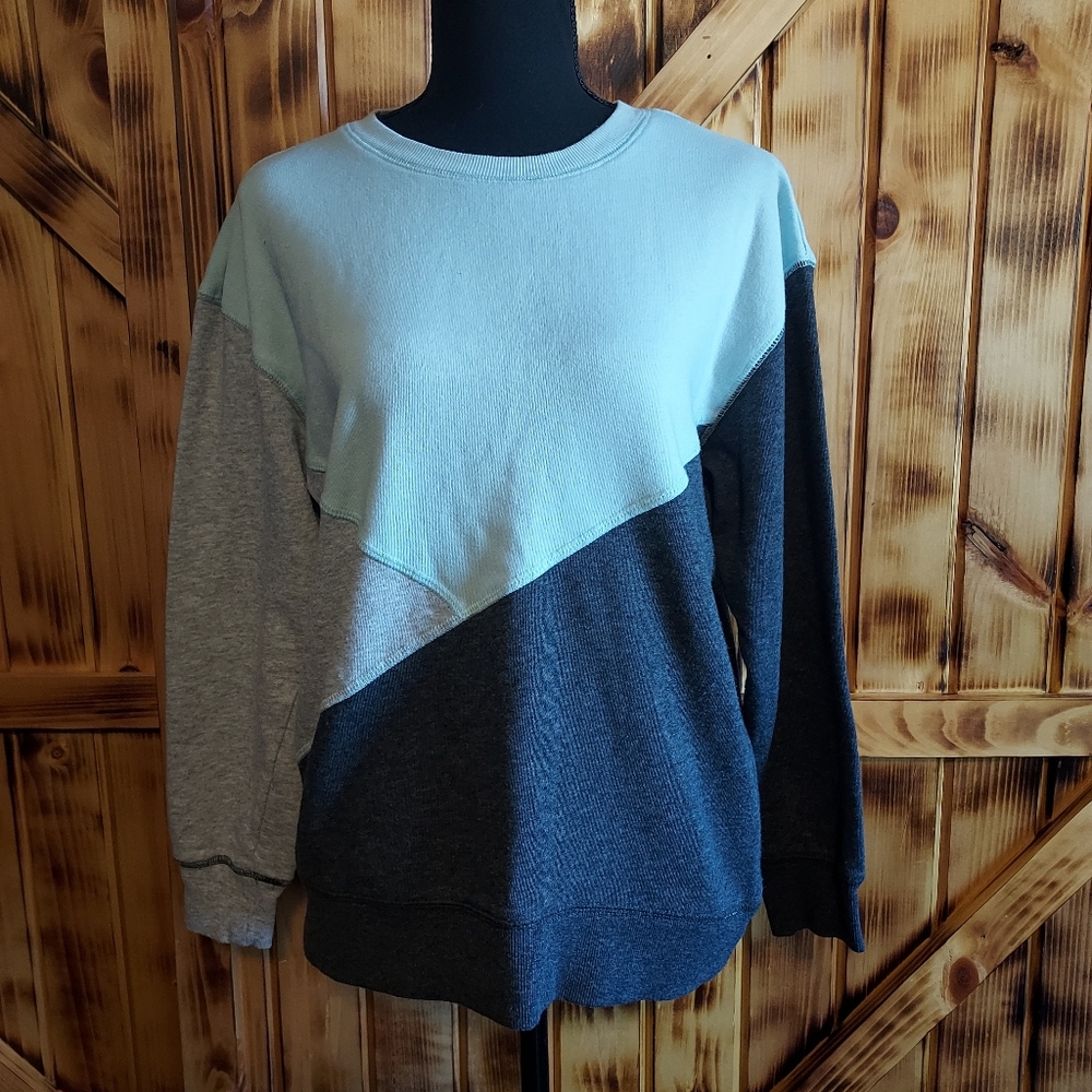 Women's Maurices light blue & gray crewneck Pullover Size small